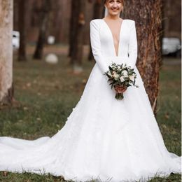 New Plus Size A Line Wedding Dresses Open Back Vintage Beach Bridal Gowns Sheath Deep V-Neck Long Sleeves for Boho Wedding Wear