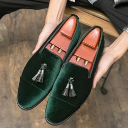 Luxury Designer New Fashion Pointed Velvet Tassels Shoes For Men Casual Loafers Formal Dress Footwear Sapatos Tenis Masculino
