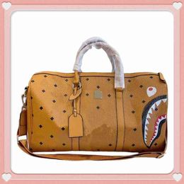 Duffle Bags Designer Gym Luggage travel bags shark Handbag High Capacity Leather Luxury Crossbody hand Unisex Sports fitness 220831