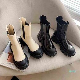 Botas de grife de couro combinando Martin Women Autumn Soled grossa de bota curta Chelsea Sapatos casuais