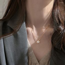 Chains Flash Cubic Zircon Snowflake Pendant Necklace Fashion Clavicle Chain Rose Gold Colour For Women Year Gift Jewellery