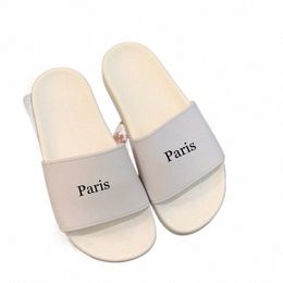 Slippers luxury Designer Paris Family Women Sandals Men Slipper Letter Classic POOL Couple Rubber Slippers Heatshoes 35-44