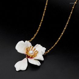 Pendant Necklaces White Cherry Blossom Pearl Necklace Sweet Personality Three-dimensional Petal Clavicle Chain