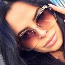 Sunglass Moda Kadın Marka Tasarımcısı Kesme Lens Çerçevesiz Degrade Retro Alaşım Çerçeveleri Yüksek Kaliteli Gözlük