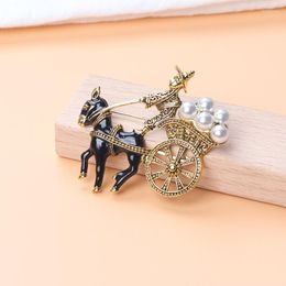 Brooches European And American High-end Enamel Carriage Brooch Animal Pin Rhinestone Coat Accessories Good Gift