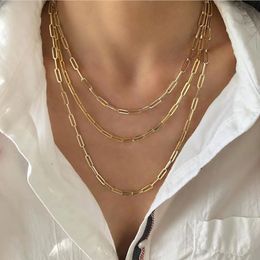 Schlüsselbein-Halskette aus Edelstahl mit Büroklammer aus 18 Karat Gold für ein Nischendesign für Frauen