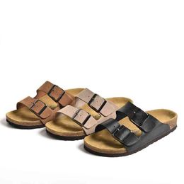 Sandalias zapatillas de corcho de cuero para hombres y mujeres del mismo botón doble cómodo suave de fondo plano suave se usan la mitad