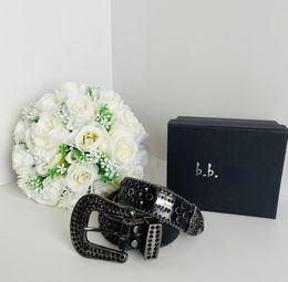 Cintos de cinturão de cinto BB 22SS para homens, mulheres brilhantes diamante preto em preto azul branco multicolorido com strass em bling como presente