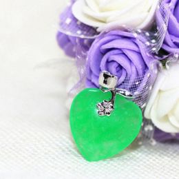 Pendant Necklaces Factory Outlet 2pcs Charms Ronmatic Green Jades Heart Shape Gems Classcial Silver-color Jewellery 18mm B1833