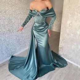 2023 Dusty Blue Mermaid Vestidos de noche fuera del hombro Manga larga Pleated Arabic ASO EBI Boning Prom Choation Vestido