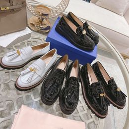 Popular womens loafers This shoe uses bright leather to highlight the nobility of shoes Classic simple and atmospheric all match famous designer loafers