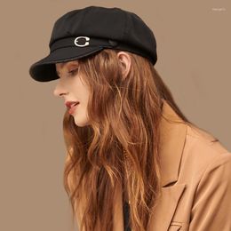 Berets Fashion Metal Letter Buckle Octagonal Hats For Women Winter Elegant British Style Lace Stitched Stylish Ladies Beret Peaked Caps