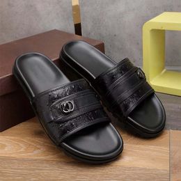 Designer Men's Slippers Classic Leather Flat Sandals Summer Seaside Vacation Flip-Flops Sizes 38-46