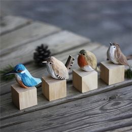 Decorative Objects Figurines Nordic Style Wooden Bird Statue Ornaments Carved Wood Robin Figurine Garden Home Craft Cute Room 220906