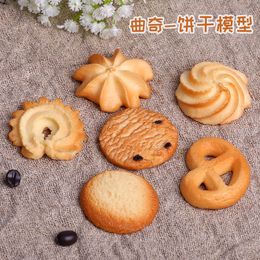 Decorative Objects Figurines 6Pc Artificial Cookie Faux Cookie Model Home Simulation Biscuit Food Dessert Baking Kitchen Decoration Table Window Props 220906