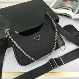 2022 Bolsa de mensajería de hombro de nylon negro para mujeres diseñador de vagabundo de mano de lujo con mini bolsillo de bolsillo en venta