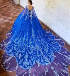 2023 Neue Quinceanera-Kleider Vestido de Debütantin für 15 Jahre Königsblau mit Cape-Spitze-Applikations-Pailletten mexikanische Mädchen XV-Festzug-Kleider BC14396 GB0906