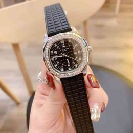 Square -Serie Diamond Eingelegtes und Damen Fashion Classic Silicon Watch