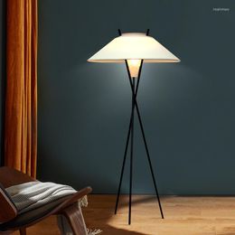 Floor Lamps Italian Fashion Simple Living Room Lamp Modern Tripod Art Bedroom Study Design