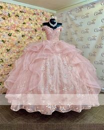 빛나는 핑크 볼 가운 Quinceanera 드레스 구슬로 된 꽃 아플리크 어깨 얇은 명주 그물 스팽글 스위트 15 16 드레스 XV 파티웨어