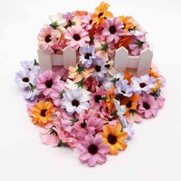 Faux Floral Greenery 50Pcs Zijde Kleine Madeliefjes Goedkope Kunstbloemen Wijnstok Bruiloft Decoratie Diy Krans Snoep Box Accessoires Nep Zonnebloem J220906