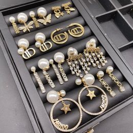 -Celebrity Female Pearl Circle GEOMETRIC EAR STUSS ORECCHING Diamond Brass18K Orecchini a clip per orecchie da donna in oro.