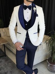 White And Navy Wedding Tuxedos Suit Peaky Blinder Velvet Vest Three Pieces Groom Suits 2022 Formal Dinner Party Bussiness Wear Suit Groomsmen Clothoes Slim