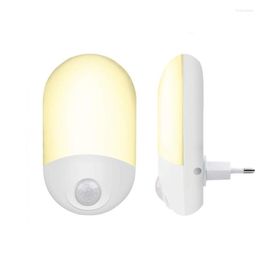 Night Lights Eu US UK Plug-In Led Light Cody Cody Pir Датчик движения/сумерки до рассвета Smart Home Lamp Auto On/Off 110V 220V