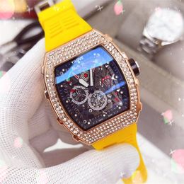 2022 Quartz Imported Movement Watch Mens Stopwatch 43mm Time Clock Rubber Belt Classic Sapphire Glass Waterproof Diamonds Luxury Gifts Quality Wristwatches