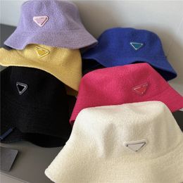 Winter Fluffy Bucket Hats Triangle Designer Mens Sunhat Fashion Brand Fisher Hat For Men Women Fashion Beanies Winter Fedora Snapback Caps