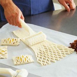 Baking Tools High Quality Pie Pizza Cookie Cutter Pastry Plastic Bakeware Embossing Dough Roller Lattice Craft Small Size