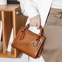 Kvinnors handväska designer axelväska topp bambu handtag med rem crossbody väskor äkta läder klassisk elegant nåd högkvalitativ fyrkantig handväska handväskor