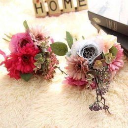 Faux Floral Greenery 1 Bouquet Rose Bouquet Hand Holding Flowers Bedroom Party Home Decoration Wedding Fake Artificial Flowers Party Items J220906