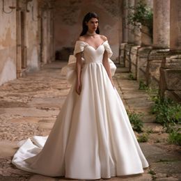 Splendidi abiti da sposa con fiocco grande Abiti da sposa con spalle scoperte Scollo a barchetta Sweep Train Satin robe de mariee