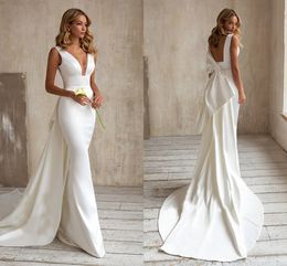 Sexy Simple Mermaid Wedding Dress Spaghetti Straps Sexy Deep V-Neck Sleeveless Satin Open Back With Bow Tie Sweep Train Bridal Gown Custom Made