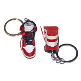 Keychains Creative Birthday Gift A pair Sneaker Model Keychain Backpack Car Door Key Pendant 6/1 Hollow Mini Shoes Simple Metal Key Ring T220909