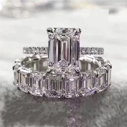 Luxury 100% 925 Sterling Sterling Crated Emerald Cut Diamond Wedding Engagement Women Women Moissanite Band Ring Fine Jewelry 201006325U