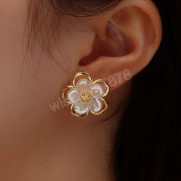 Vintage Hollow Faux Pearl Flower Shaped Stud Earrings Women's Simple Gold Colour Metal Earring Girls Fashion Jewellery