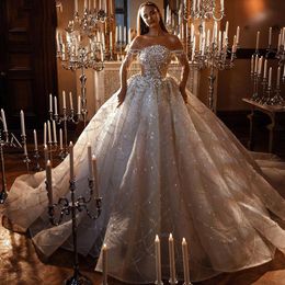 Exquisite Ball Gown Wedding Dresses Bateau Neck Sleeveless Off Shoulder Sequins Shiny Appliques Lace Ruffles Floor Length Bridal Gowns Plus Size robes de soiree