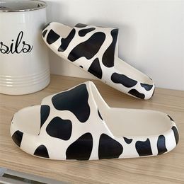 Slippers Cute cow slippers female summer Home Indoor Slides NonSlip Bathroom Outdoor Beach Sandals Platform Comfy Shoe 220913