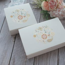 Gift Wrap 2 Size White Gold Flower Round 10pcs Macaron Chocolate Paper Box Wedding Favor Christmas Birthday Party Gifts Packaging 220913