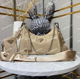 Yeniden Sürgün Naylon Omuz Çantası Tasarımcı Crossbody Cross Vücut Çantaları Lüks Fermuar Kadın Lady Strap Moda Hobo Üçgen Pochette Classic