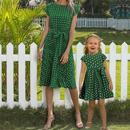 Family Matching Outfits Summer Family Look Mother Kids Matching Dress Polka Dot Print Short Sleeve Slim Women Girls Dress Elegant Party Vestidos 220914