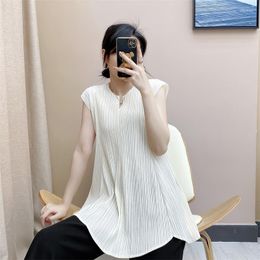 Women's T Shirts 2022 Summer Pleated Women Casual T-shirt Ladies Miyake Designer Loose V-Neck Sleeveless Big Swing Irregular Top