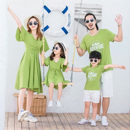 Family Matching Outfits Summer Clothes Mother Daughter Dresses Look Dad and Son T-shirt Shorts Couple 220915