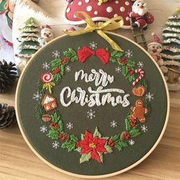 Christmas Decorations Christmas Embroidery DIY Starter Kit with Xmas Themed Pattern Embroidery Hoop Cotton Linen Cloth Thread Needlework Sewing Craft 220914