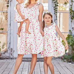 Family Matching Outfits Mother Daughter Matching Dress Floral Pattern Sleeveless Short Dress Shoulder Tie-up Beach Party Dresses Family Look 220914