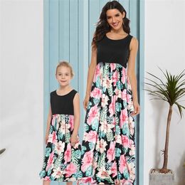 Family Matching Outfits Fashion Floral Matching Family Outfits Mommy and Me Dresses Summer Family Matching Clothes Cotton Sleeveless Girl Dress 220914