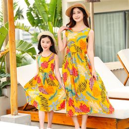 Family Matching Outfits Summer Family Clothing Dresses Fashion Bohemian Woman Beach Dresses Mother Daughter Flower Print Dresses 220914