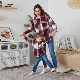 mommy and daughter matching shirts UK - Family Matching Outfits Plaid Mother Daughter Matching Blouses Family Set Long Sleeve Mommy and Me Clothes Autumn Mom Baby Women Girls T-Shirts Dresses 220914